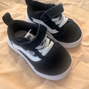Vans ultra Black and White size 5C